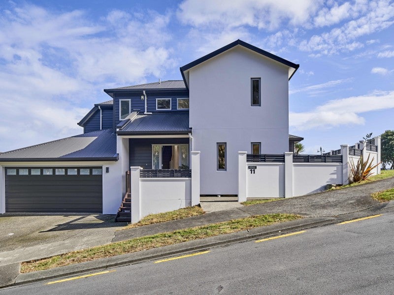 11 Paremata Drive, Paremata, Porirua - Carousel 1