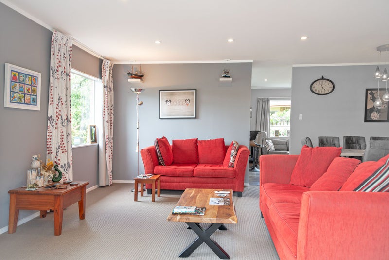 20 Piper Place, Goodwood Heights, Auckland - Carousel 1