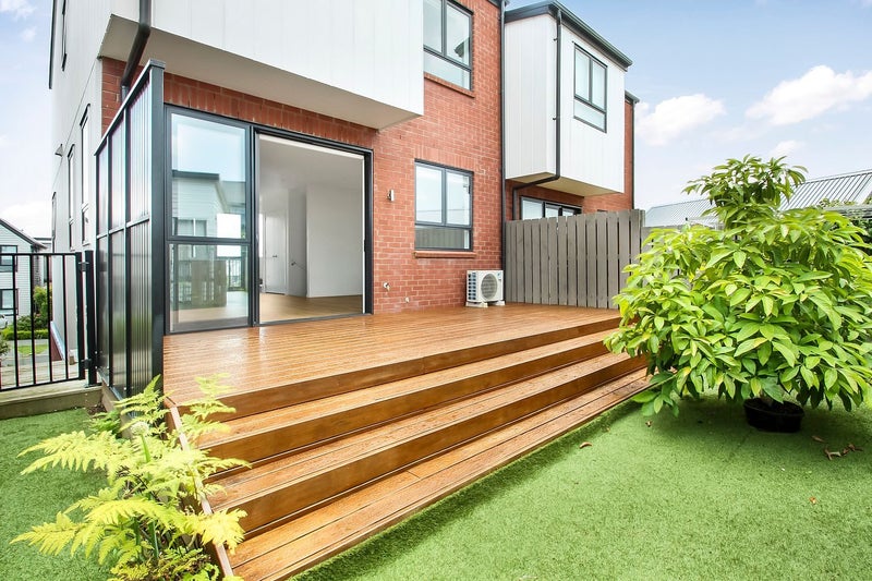 7 Marsics Street, Glen Innes, Auckland - Carousel 1