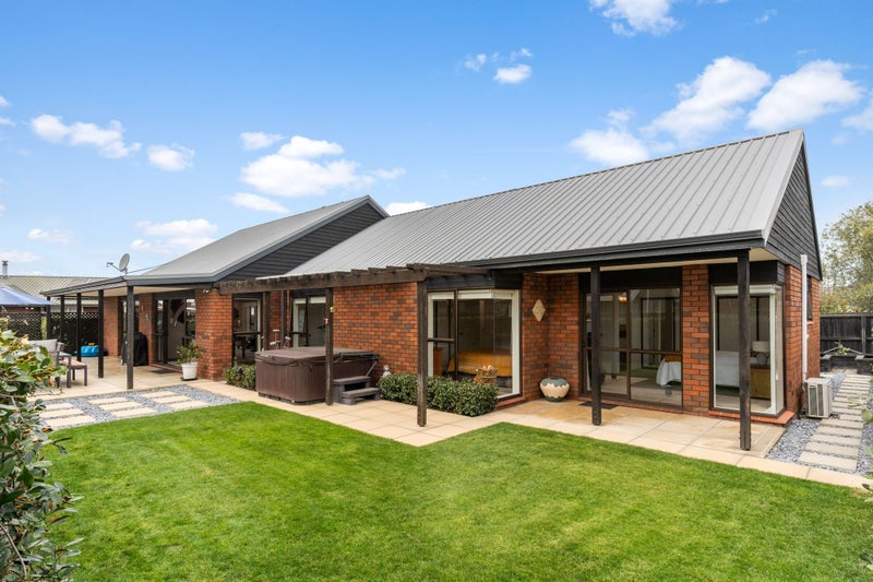 21 Giles Place, Shirley, Christchurch - Carousel 1