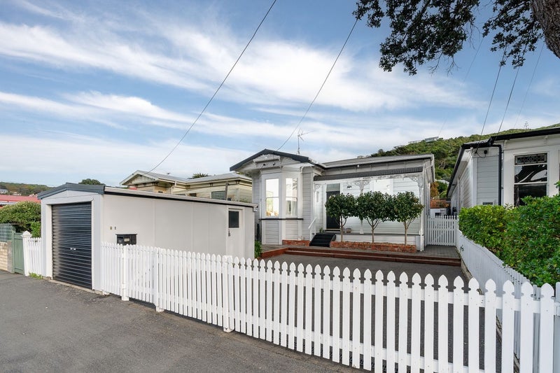 56 Derwent Street, Island Bay, Wellington - Carousel 1