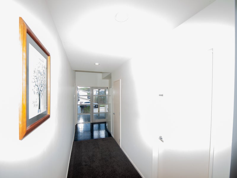 4 Neston Grove, Churton Park, Wellington - Carousel 2