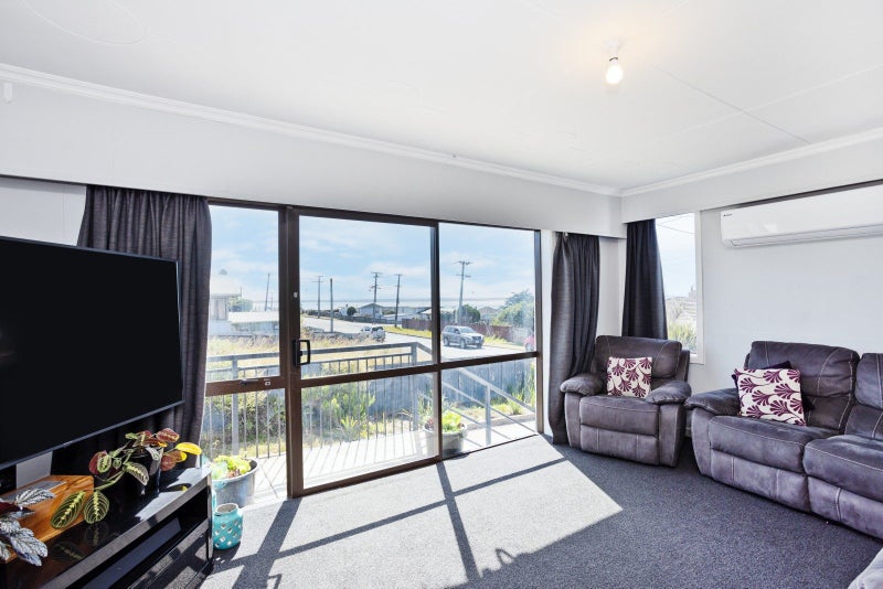 83 Shannon Street, Bluff - Carousel 2