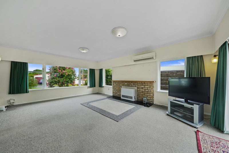 4 Wilson Grove, Normandale, Lower Hutt - Carousel 2