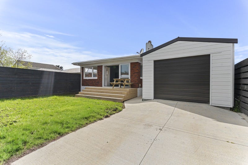 18 Riversdale Drive, Merrilands, New Plymouth - Carousel 2