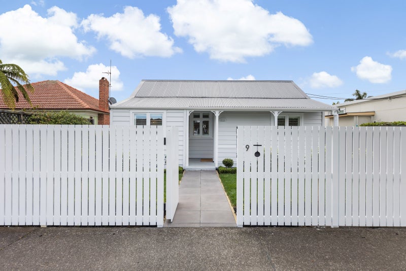 9 Target Street, Point Chevalier, Auckland - Carousel 1