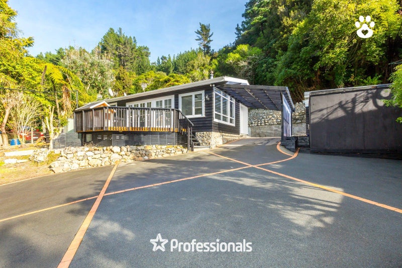 130 Pinehaven Road, Pinehaven, Upper Hutt - Carousel 1