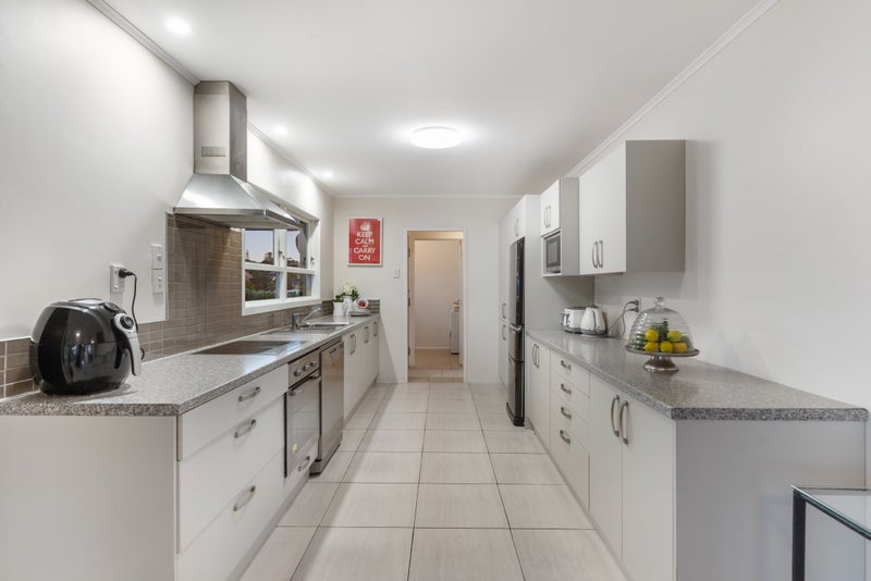 49 Whytehead Crescent, St Heliers, Auckland - Carousel 2