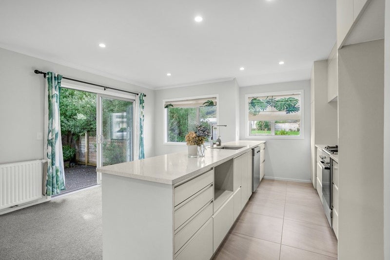 3 Henrietta Maxwell Grove, Wainuiomata, Lower Hutt - Carousel 1