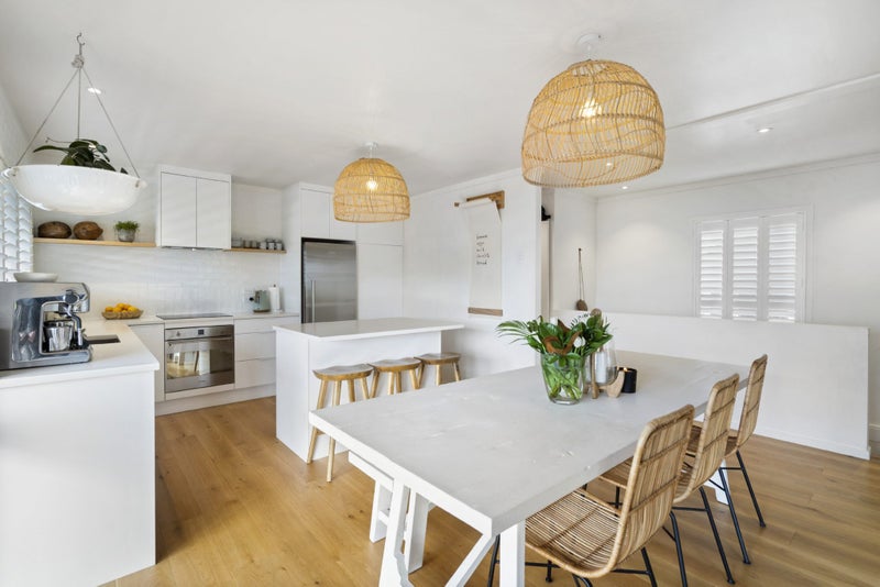 2/10 Merani Street, Narrow Neck, Auckland - Carousel 1