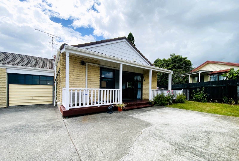 3/56 Whites Line West, Woburn, Lower Hutt - Carousel 1