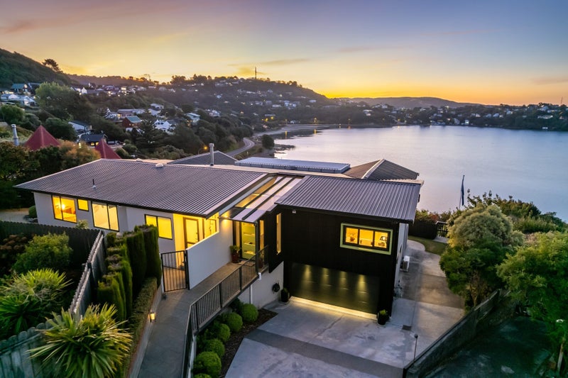 14 Spinnaker Drive, Whitby, Porirua - Carousel 1