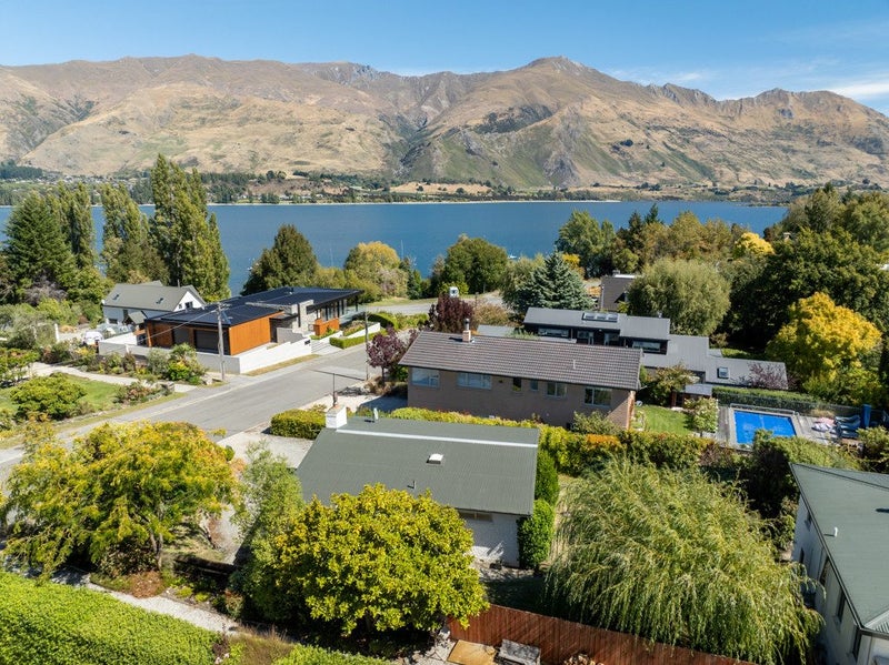 7 Mackay Street, Wanaka - Carousel 1