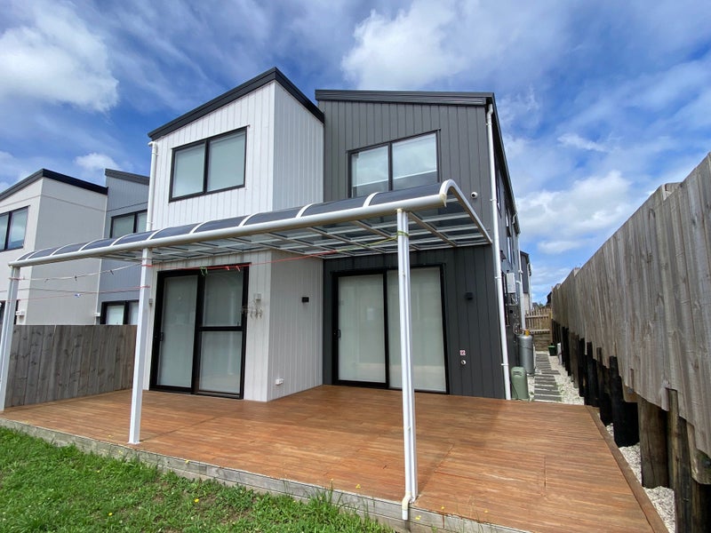 7 Dinaric Lane, Westgate, Auckland - Carousel 2