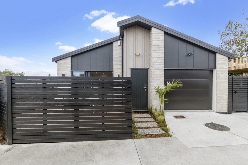 36B Muir Avenue, Mangere Bridge, Auckland - Carousel 1