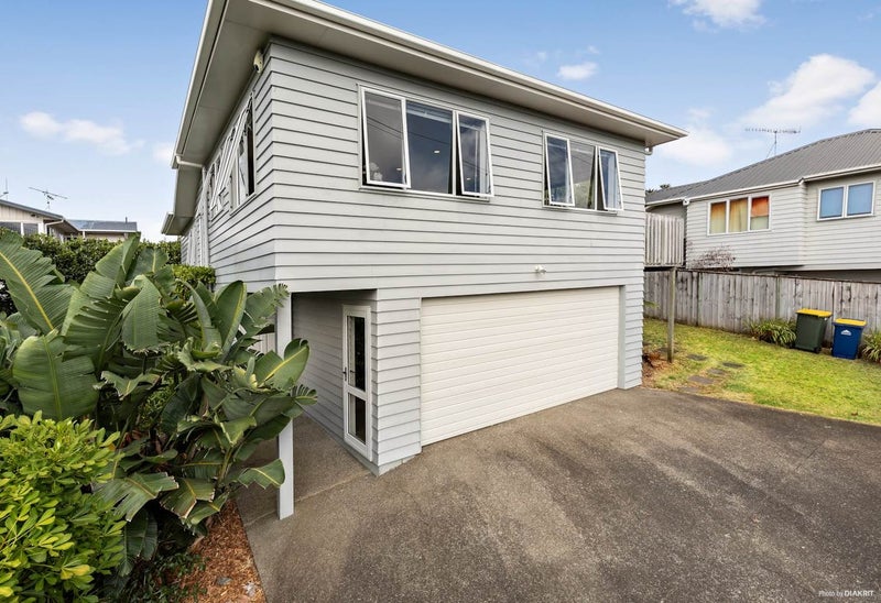 2/190 SUNNYNOOK RD, Tōtara Vale, Auckland - Carousel 2
