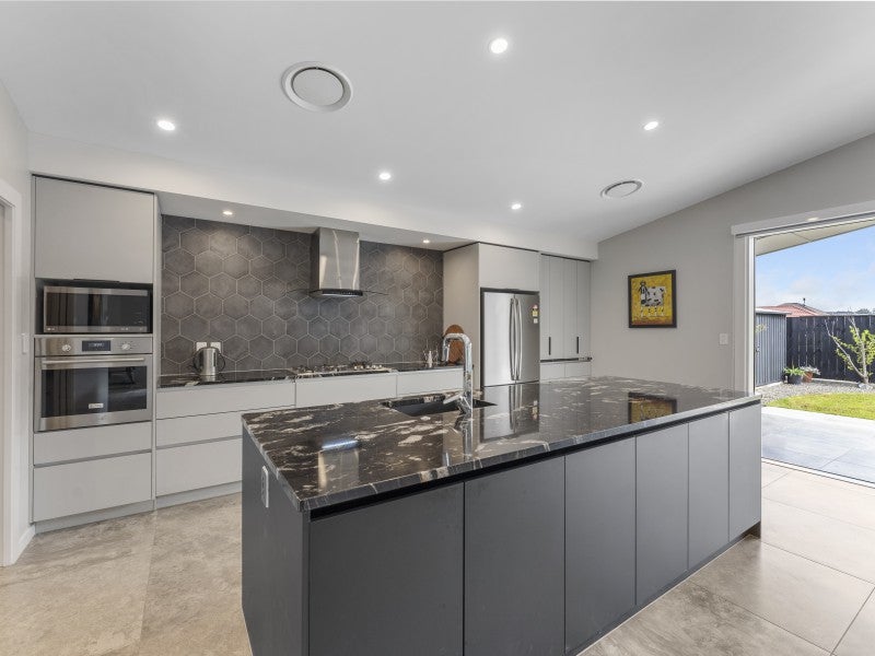 16 Ivy Lane, Kelvin Grove, Palmerston North - Carousel 2