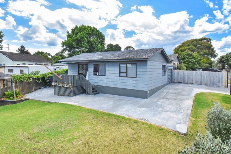2/11 Burundi Avenue, Clendon Park, Auckland - Carousel 1