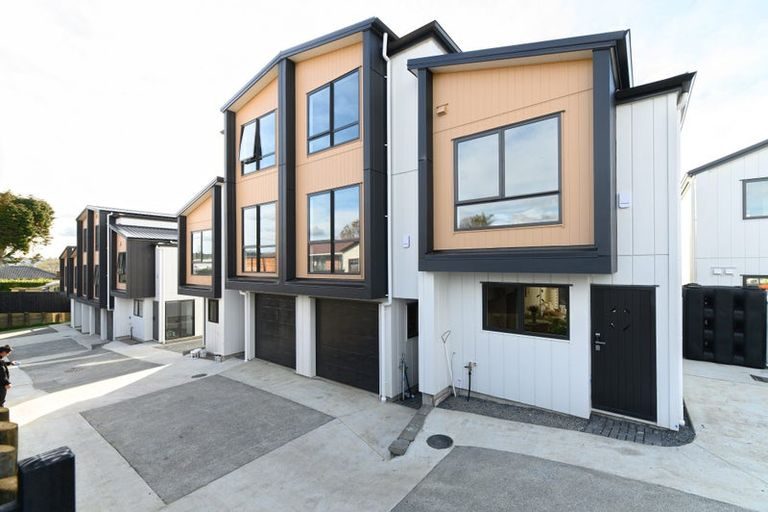4/11 Scanlen Terrace, Kelston, Auckland - Carousel 1