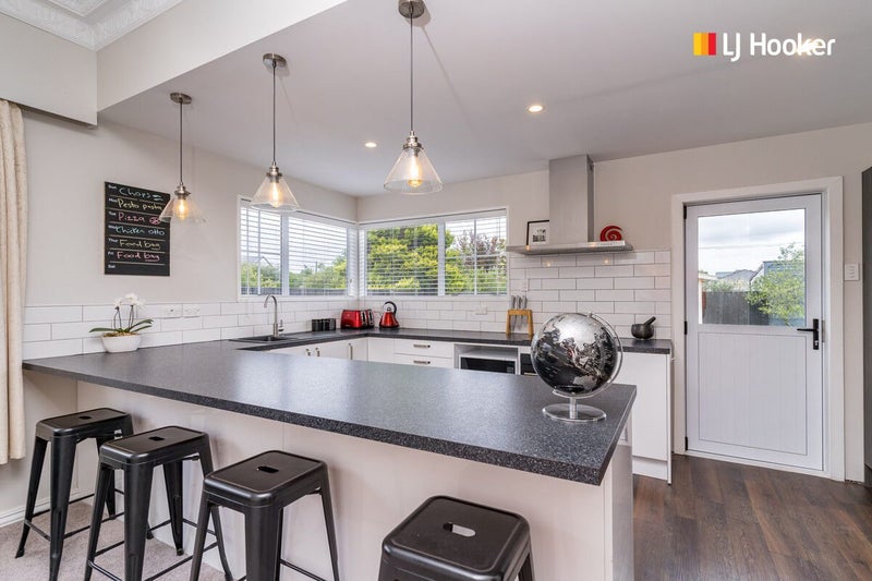 10 Hargest Crescent, Saint Kilda, Dunedin - Carousel 1