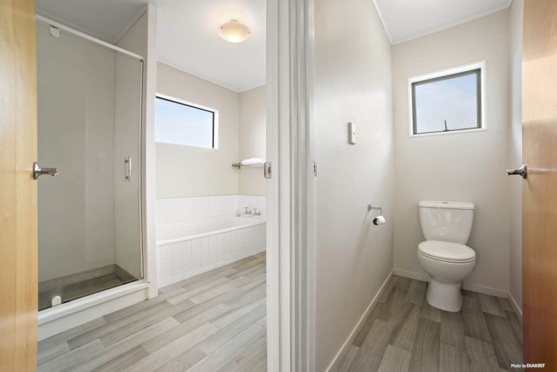 1/3 Heathglen Place, Bayview, Auckland - Carousel 13