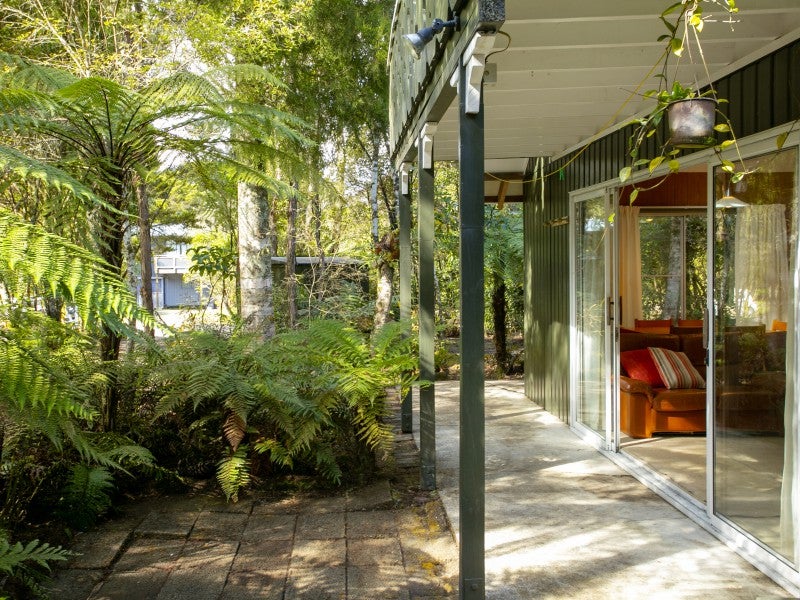 1 Kaiuru Avenue, Pukawa Bay, Tūrangi - Carousel 2