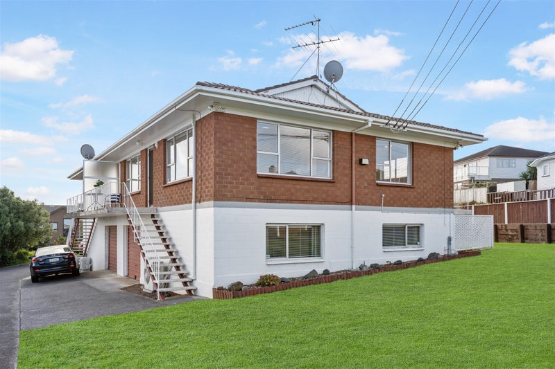 1/29 Hayr Road, Three Kings, Auckland - Carousel 1