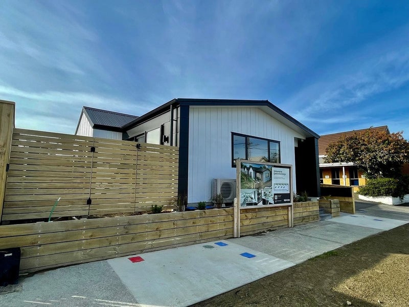 3/6 Exchange Street, Ebdentown, Upper Hutt - Carousel 1