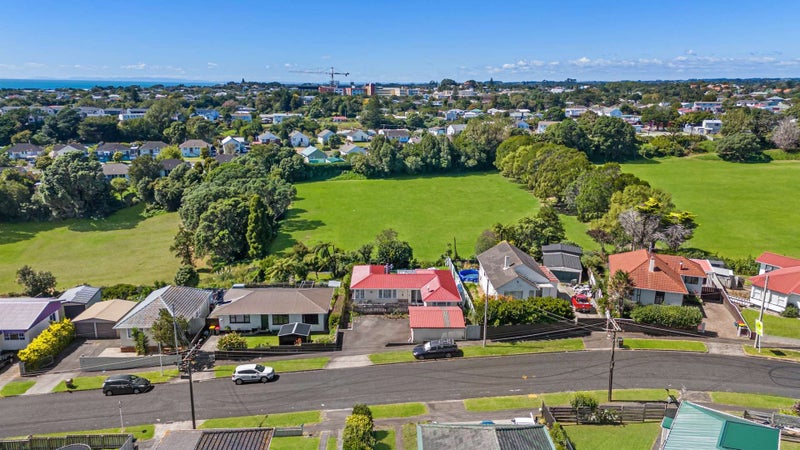 24 Endeavour Street, Marfell, New Plymouth - Carousel 2