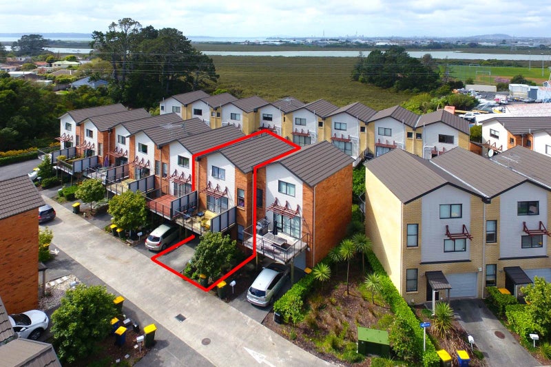 219/172 Mcleod Road, Te Atatu South, Auckland - Carousel 1