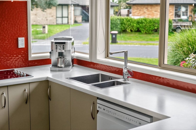 4 Atlantic Close, Papamoa Beach, Papamoa - Carousel 1