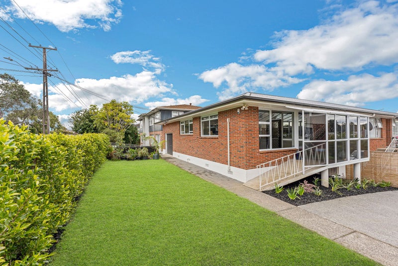 1/29 Clonbern Road, Remuera, Auckland - Carousel 1