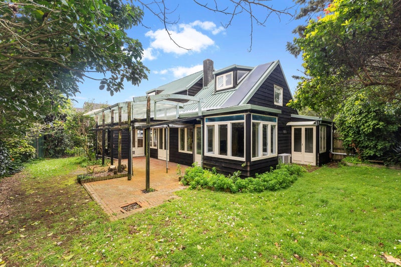 8 Rostrevor Avenue, Epsom, Auckland - Carousel 1