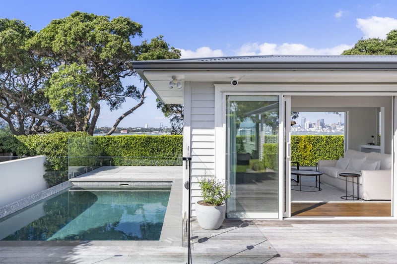 21 Heath Avenue, Northcote, Auckland - Carousel 1