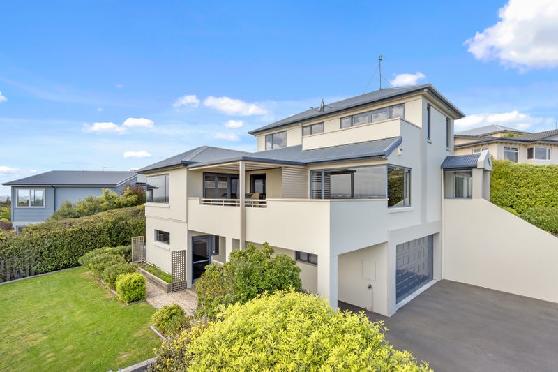 31 Highcrest Heights, Westmorland, Christchurch - Carousel 1