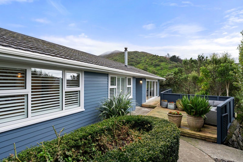 16 Doris Gordon Crescent, Crofton Downs, Wellington - Carousel 1