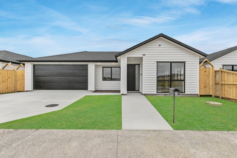 7 Hard Beech Street, Takanini, Auckland - Carousel 1