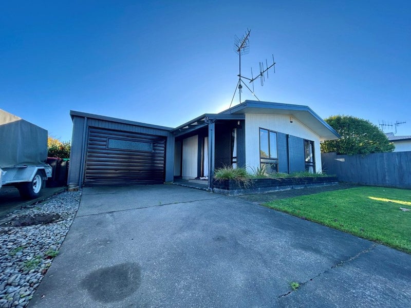 42 Glamorgan Avenue, Tamatea, Napier - Carousel 1