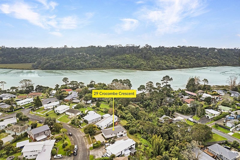 29 Crocombe Crescent, Beach Haven, Auckland - Carousel 1