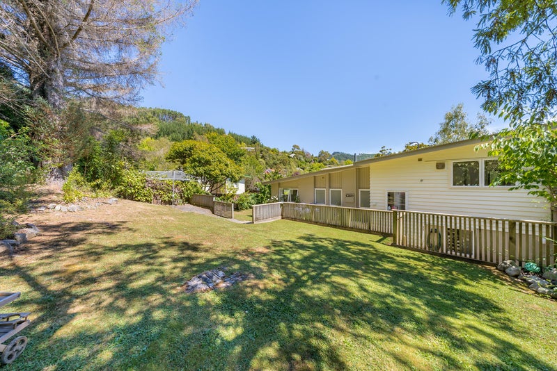 51 Fendalton Crescent, Pinehaven, Upper Hutt - Carousel 26