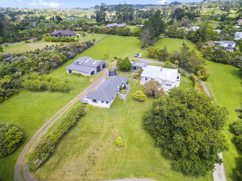 594 West Coast Road, Oratia, Auckland - Carousel 1