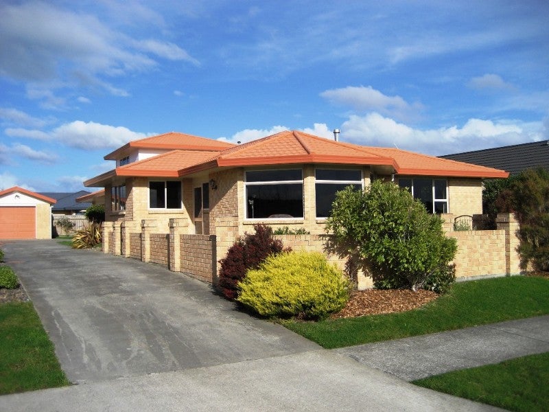 28 Fernlea Avenue, Kelvin Grove, Palmerston North - Carousel 1