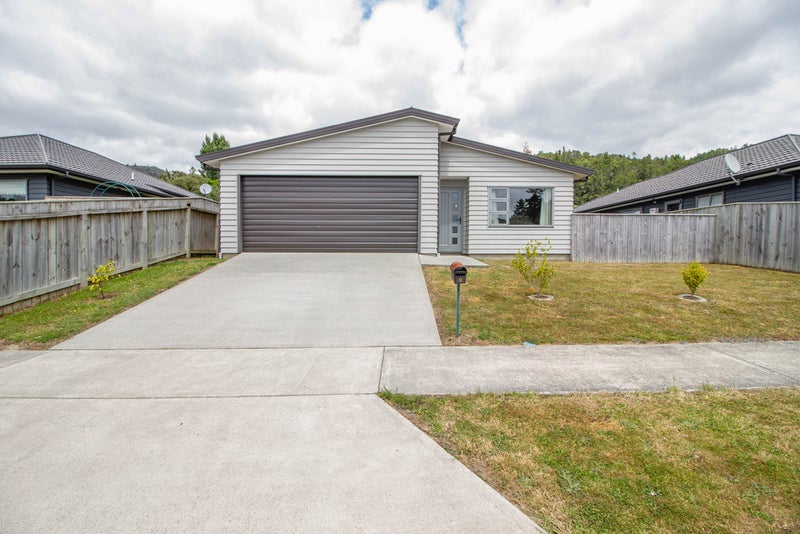 9 Poppy Watts Grove, Stokes Valley, Lower Hutt - Carousel 1