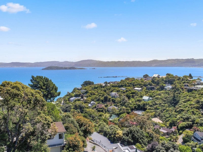 12 Latham Road, York Bay, Lower Hutt - Carousel 2