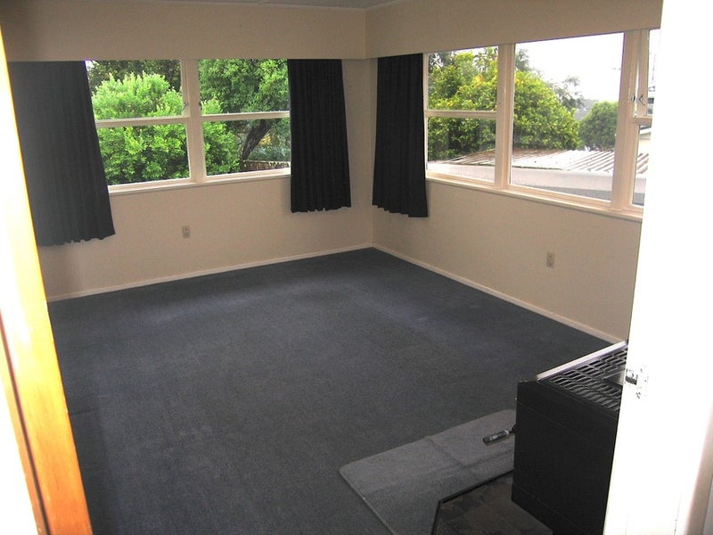 65 Mark Avenue, Paparangi, Wellington - Carousel 2