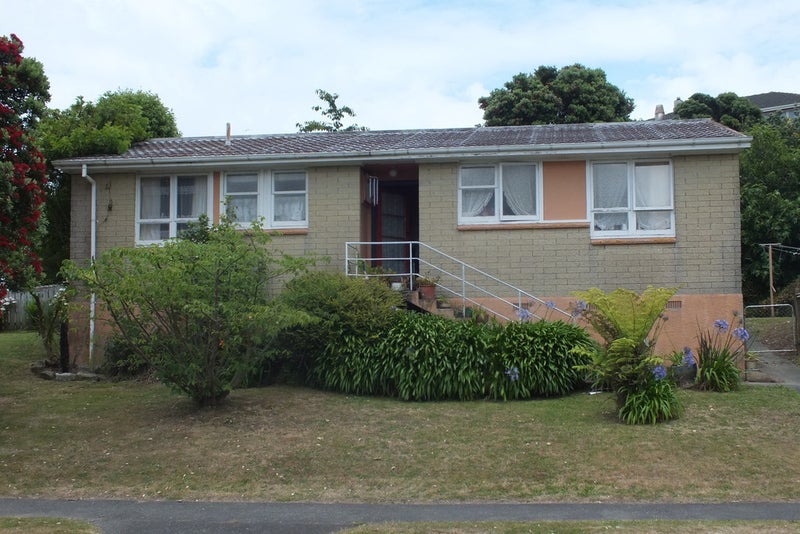 1 Carbine Place, Ascot Park, Porirua - Carousel 1
