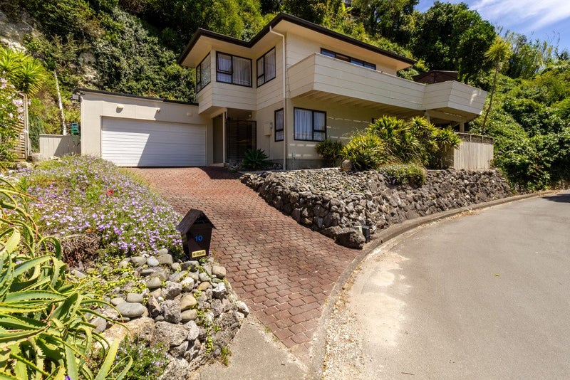 10 Karaka Road, Bluff Hill, Napier - Carousel 1