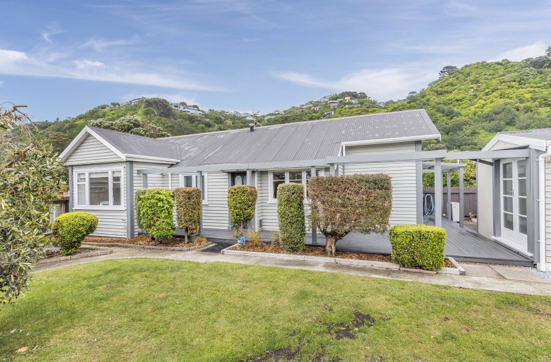 34 Rua Street, Lyall Bay, Wellington - Carousel 1