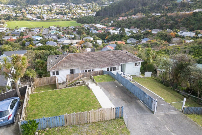 42 Victory Avenue, Karori, Wellington - Carousel 2