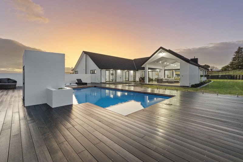 2 Jakes Place, Te Kowhai, Hamilton - Carousel 1